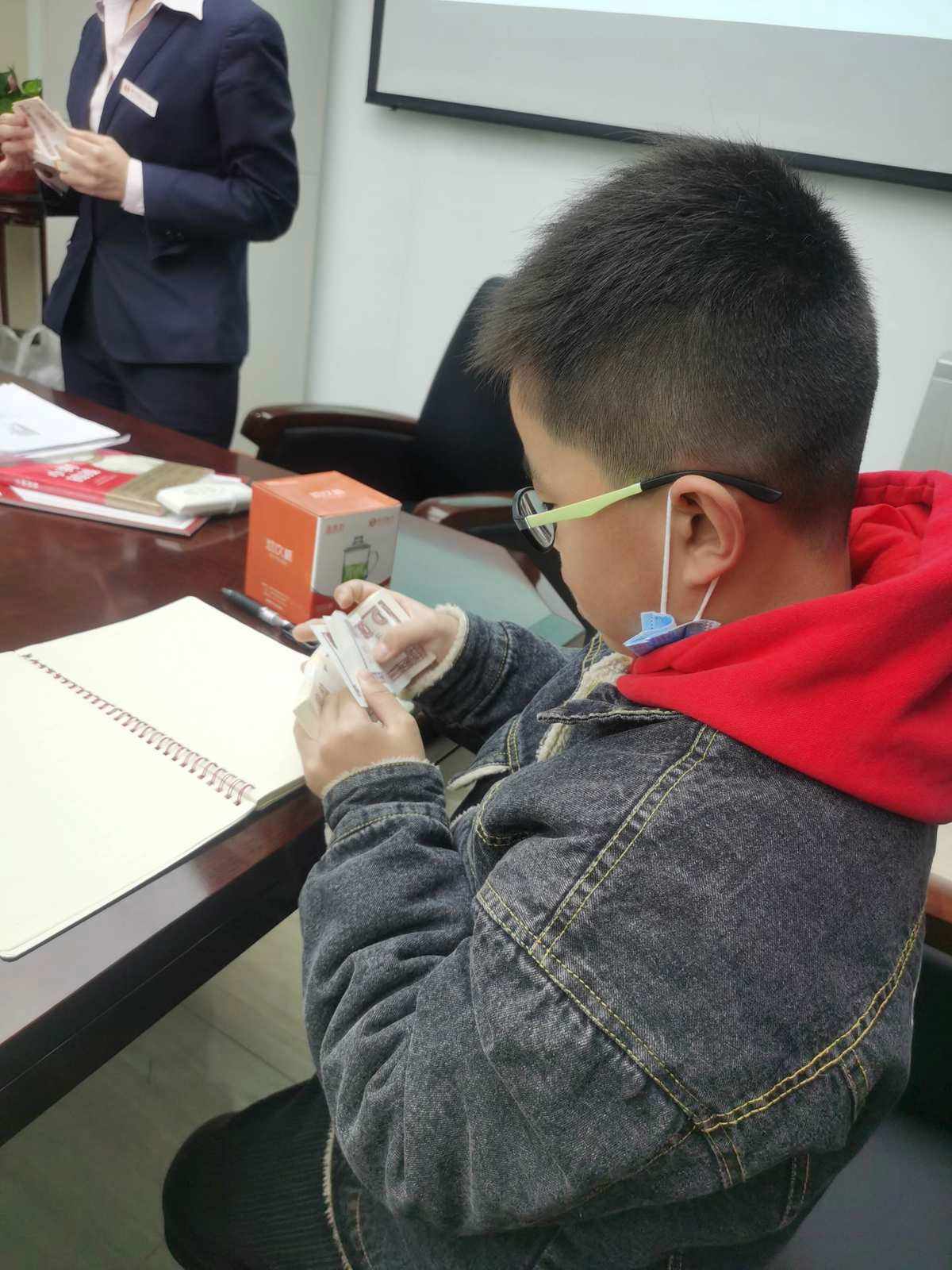 小银行理财(小银行理财为什么不跌价)